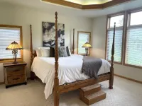 Ski to Lift/Walk-in 7 Bedrooms & 10 Baths, Hot Tub, Theater, Gym