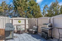 10Minutes walk to beach with Linens + Towels & Game Room Hotels in Toms River