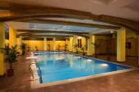 Redfox Cinemascope An Apart Hotel - สระว่ายน้ำส่วนตัว