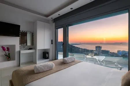 Rhodes Skyline Suite with in Door Jacuzzi Sea View Отели рядом с достопримечательностью «Anthony Quinn Bay»