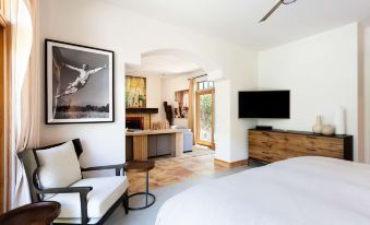 Lux - Historic Tennis Club Enclave - King Beds