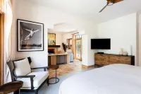 Lux - Historic Tennis Club Enclave - King Beds