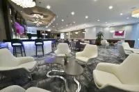 Ômage Hotel, Montreal Laval, a Tribute Portfolio Hotel - bar