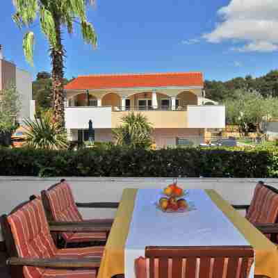 Villa Vanilla with Heated Pool Dining/Meeting Rooms