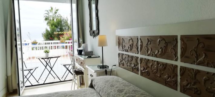 Hostal Tres Soles Отели в г. Нерха