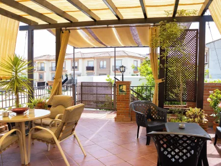 Apartamentos Turísticos Cúllar Vega Отели рядом с достопримечательностью «Terminal 1 of Granada Airport»