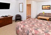 Canadas Best Value Inn Whitecourt - ที่มีที่จอดรถ