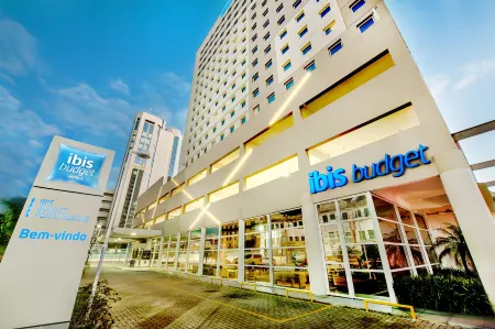 Ibis Budget Porto Alegre Отели рядом с достопримечательностью «Музей искусств Риу-Гранди-ду-Сул»