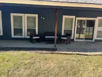 Darling 3-bedroom Duplex with Gameroom! Hotels in 