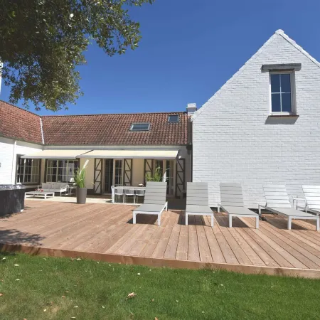 Luxury Villa in Sint-Idesbald with Hot Tub