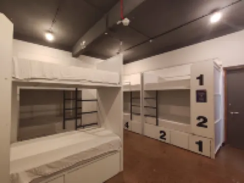 牛仔背包客旅館 鄰近克拉巴區的酒店