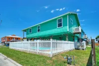 Mins to Beach + Private Pool Golf Cart Zone Game Room Sleeps 12