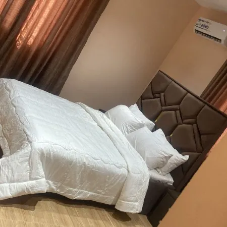 Claramojisola - Eunice Apartments