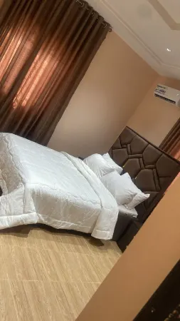 Claramojisola - Eunice Apartments