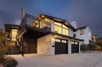 Stone Lagoon by Avantstay Steps to the Beach + Backyard Oasis!