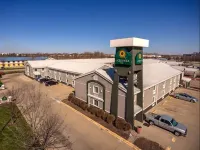 La Quinta Inn by Wyndham Champaign Hotels near Main Quad