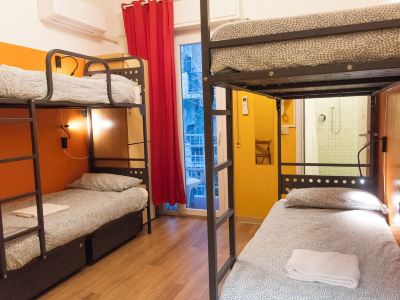 Sunflower Beach Backpacker Hostel & Bar