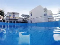 Naiades Luxury Apartments - Pools