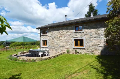 Forest-Edge Stay, Burtonville