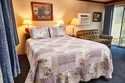 Governor's Rock Motel Hotels near Sugar Shack
