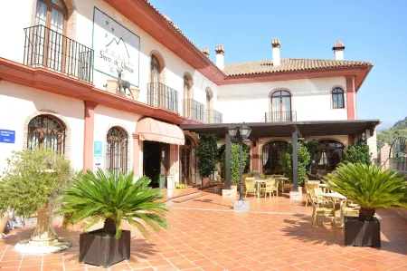 Hotel Sierra de Ubrique Отели рядом с достопримечательностью «Ruta del Amor (Setenil de las Bodegas)»