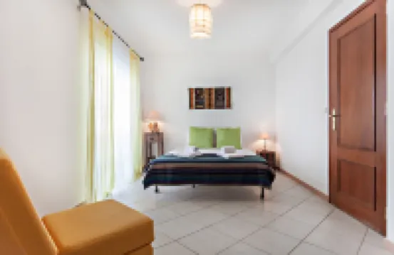 塔維拉市中心小屋