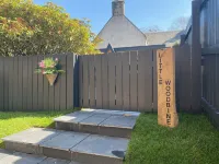 Little Woodbine Hotels in Tain