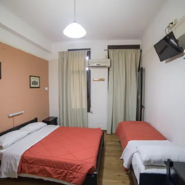 Tempi Hotel Отели рядом с достопримечательностью «Галерея Пандора»
