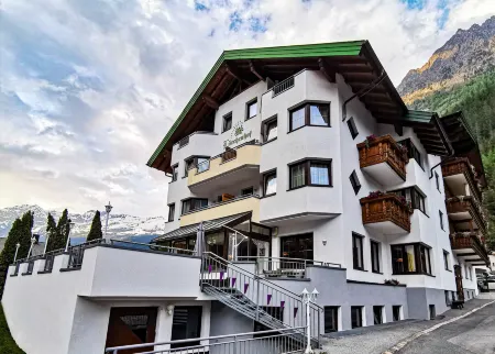 Hotel Lärchenhof Отели рядом с достопримечательностью «Fließer Platte»