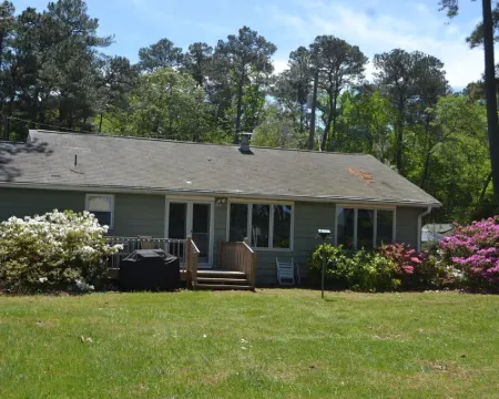 Cozy cottage on the Chesapeake Bay Hotels in Mathews County