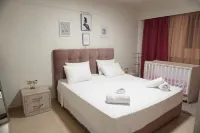 Theo & Ms Apt - 2 Beds - Garden - Parking - Wifi