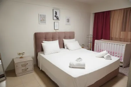 Theo & Ms Apt - 2 Beds - Garden - Parking - Wifi