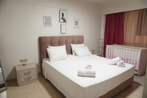 Theo & Ms Apt - 2 Beds - Garden - Parking - Wifi