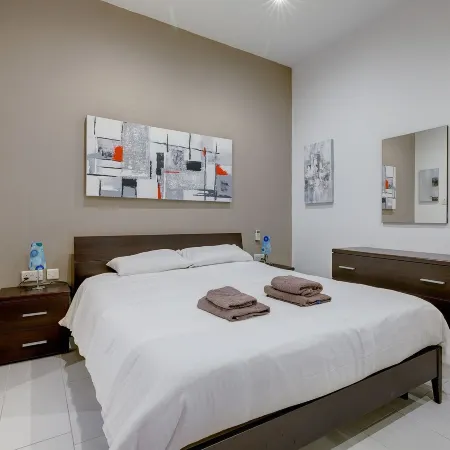 Modern 1Br Maisonette Steps from the Promenade