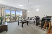 Lakeside Living - Modern 2-Bedroom Apartment