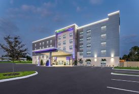 Holiday Inn Express & Suites Tampa Stadium - Airport Area