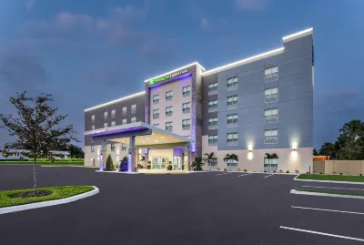 Holiday Inn Express & Suites Tampa Stadium - Airport Area