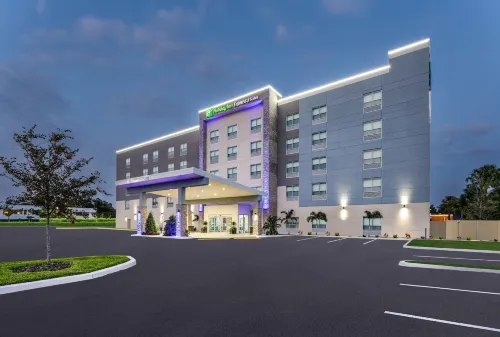 Holiday Inn Express & Suites Tampa Stadium - Airport Area
