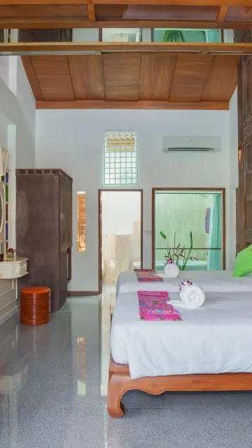 ห้องดีลักซ์สำหรับสามท่านพร้อมทางเข้าสระว่ายน้ำ