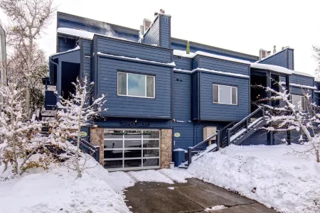 Park City Agc-8 Hot Tub Kbm Resorts