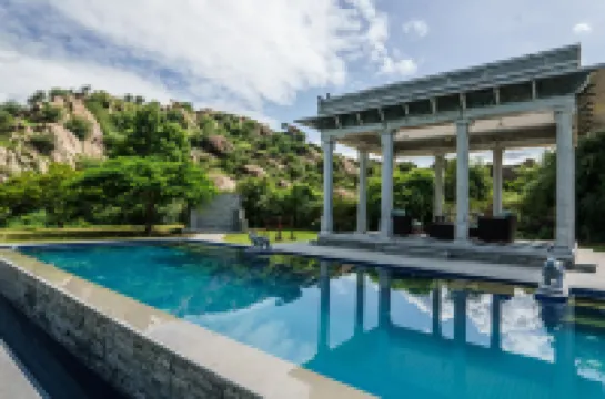 Amã住宿和小徑Abhay Manor， Kaali Toonk