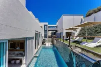 Dolphin Coast Yolo Spaces - the White House Boutique Villa - Beach