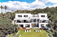 Dolphin Coast Yolo Spaces - the White House Boutique Villa