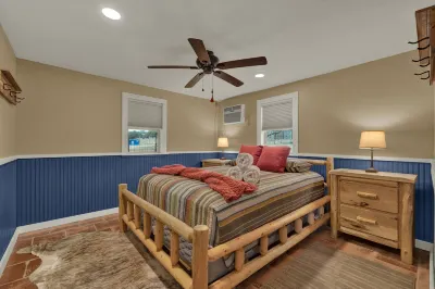 Ohana Ranch Cabin - 12 Minutes to Historic Main St Hotels in Gillespie County