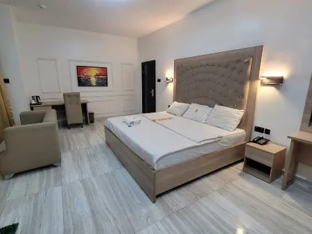 The Charis Hotel & Suites