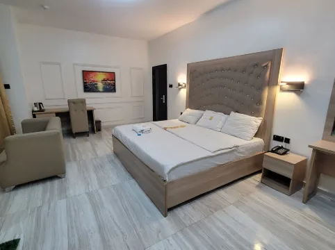 The Charis Hotel & Suites - Gym
