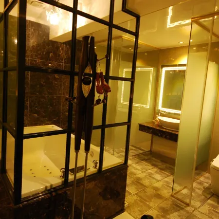 Hotel Buti &