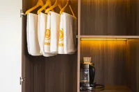 Bien Tay Hotel Các khách sạn gần Cửa Hàng Tạp Hóa Ý Chu - Mỹ Hiến