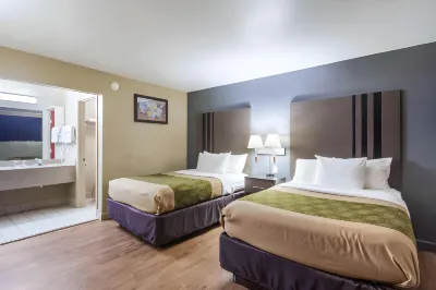 Econo Lodge Inn & Suites I-35 at Shawnee Mission Hotels near Antioch Park