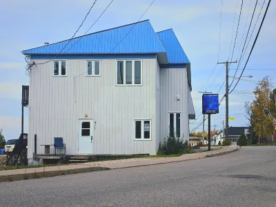 Gite Touristique Eaux Bons Vievents Hotels in Lac-Bouchette